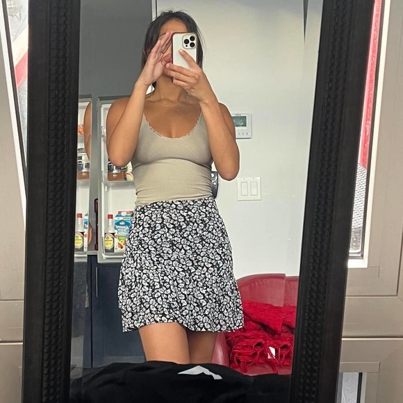 Cute Floral Mini Skirt - Picture 1 of 3